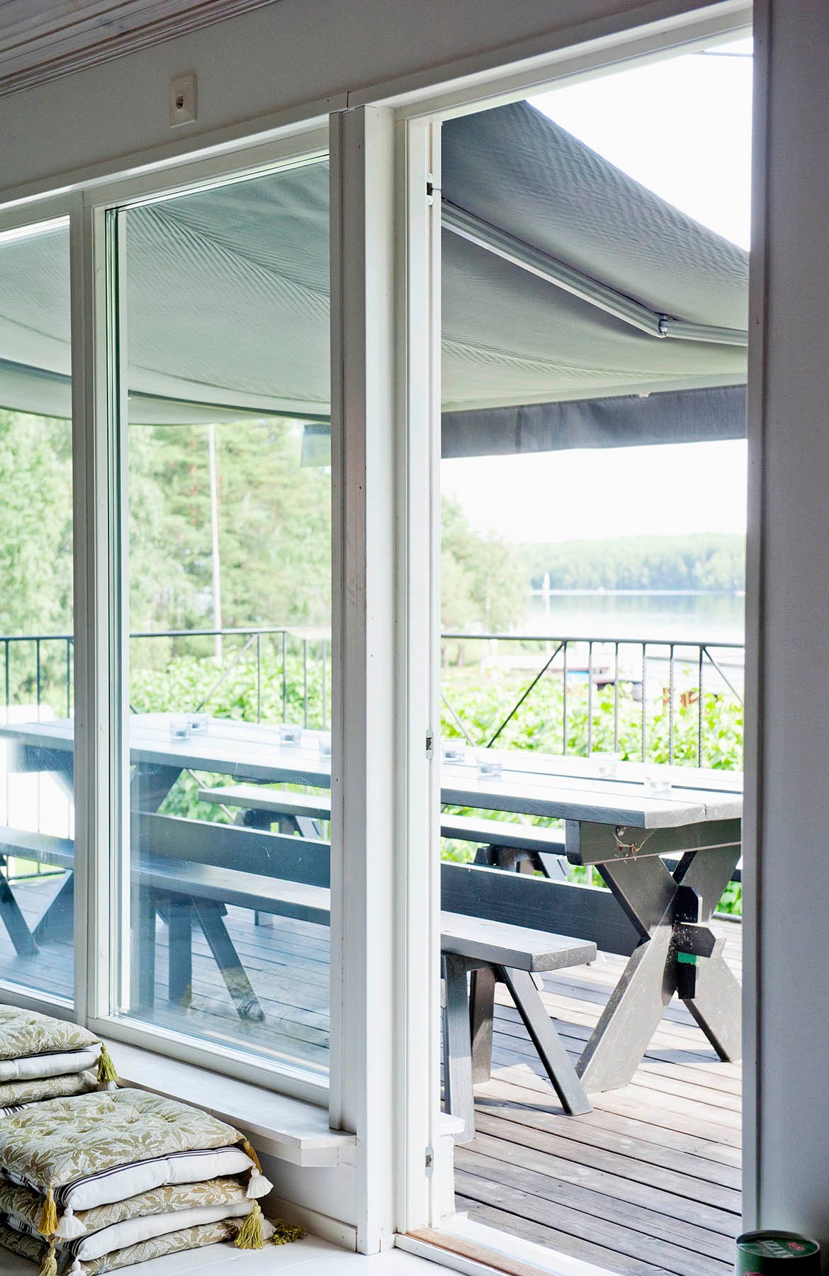 Markise sett fra innsiden og ut