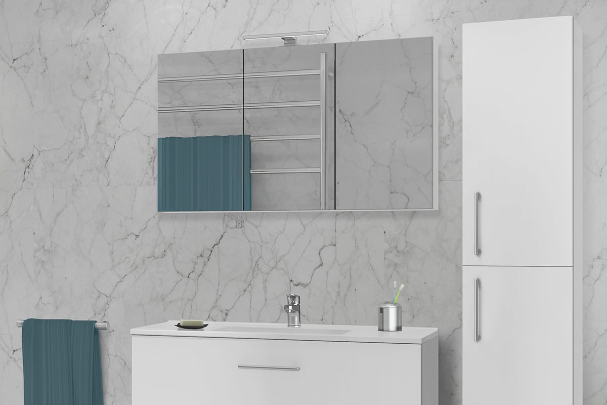 Duxa speilskap  i bad med marmor vegger.jpg