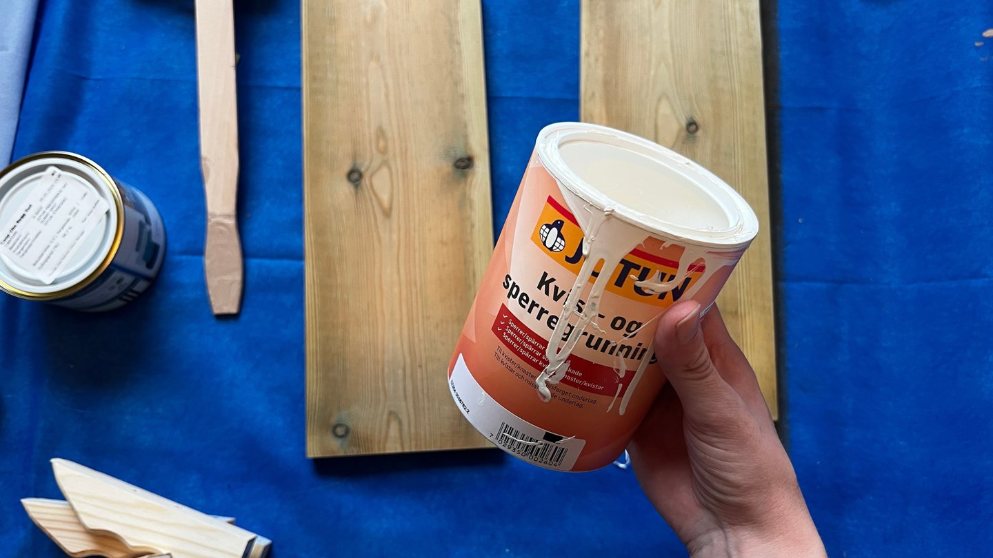 Kvist- og sperregrunning klar til bruk på treplanker.