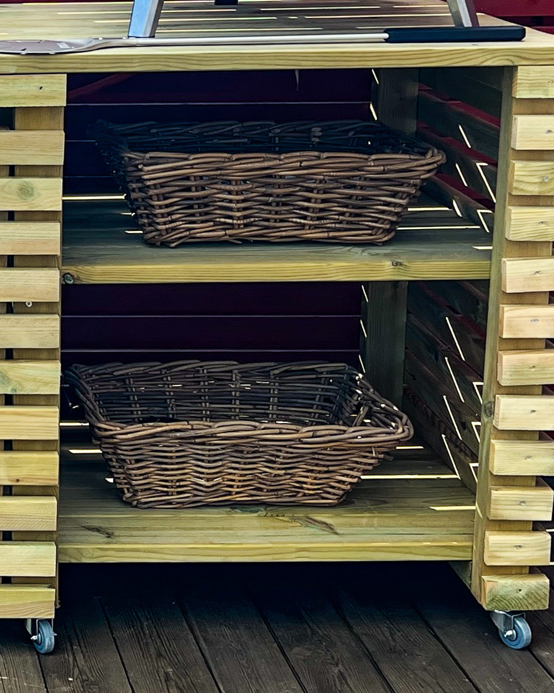 Små hjul i butikkhyller