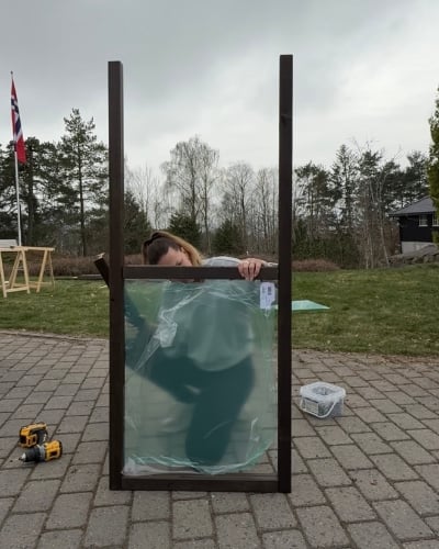 Person setter inn midtdeleren