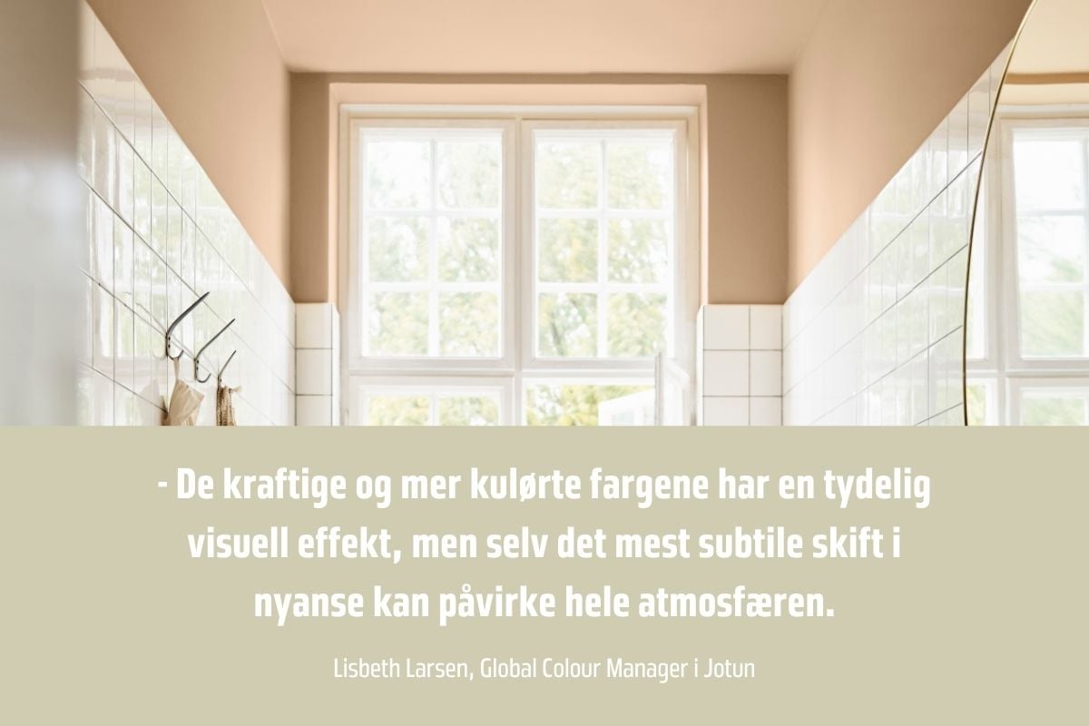 Baderom i dus ferskenfarge med naturlig lys