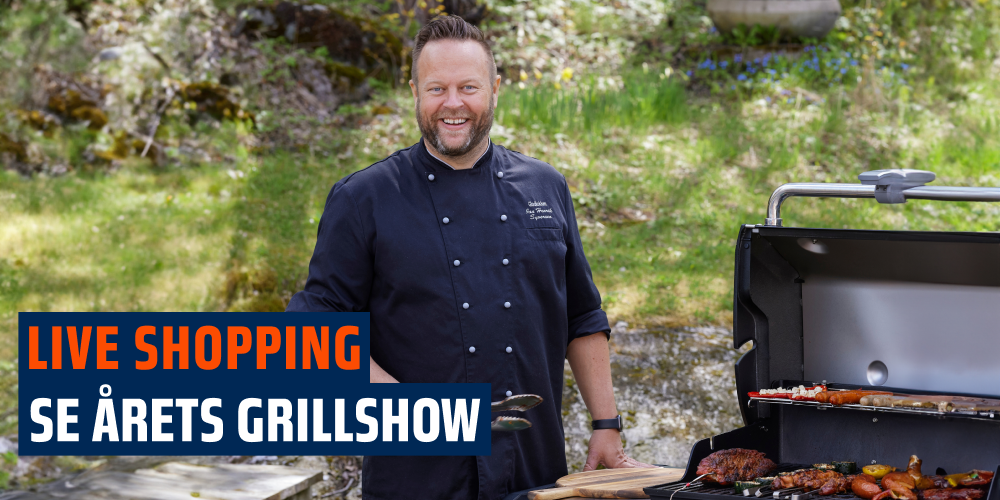 Gladkokken står foran grill