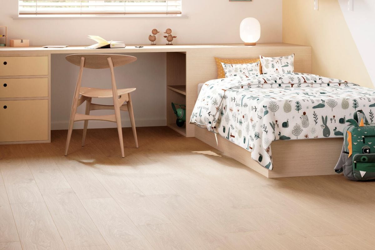 Nordkapp Dus eik – lyst og luftig gulv i skandinavisk barnerom