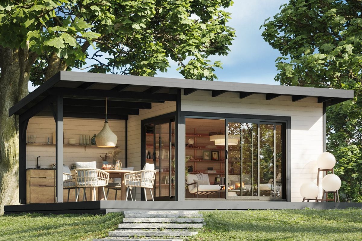 Hagestue i grønne omgivelser