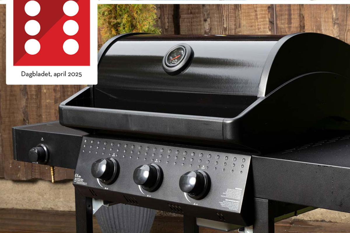 Nærbilde av FCC grill med Dagbladets testlogo som viser terningkast 6