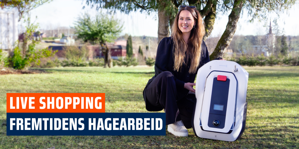 Stine Skolie poserer med robotklipper på plen