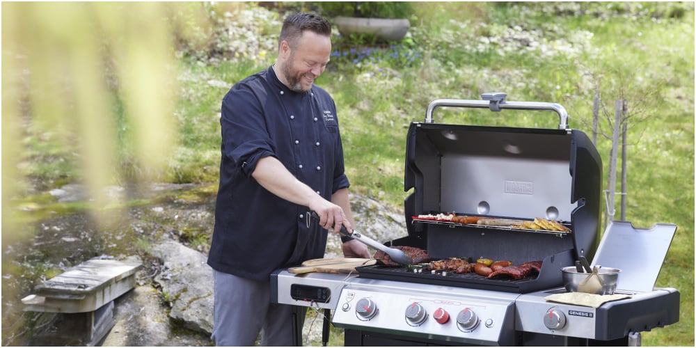 Gloadkokken lager grillmat på grill