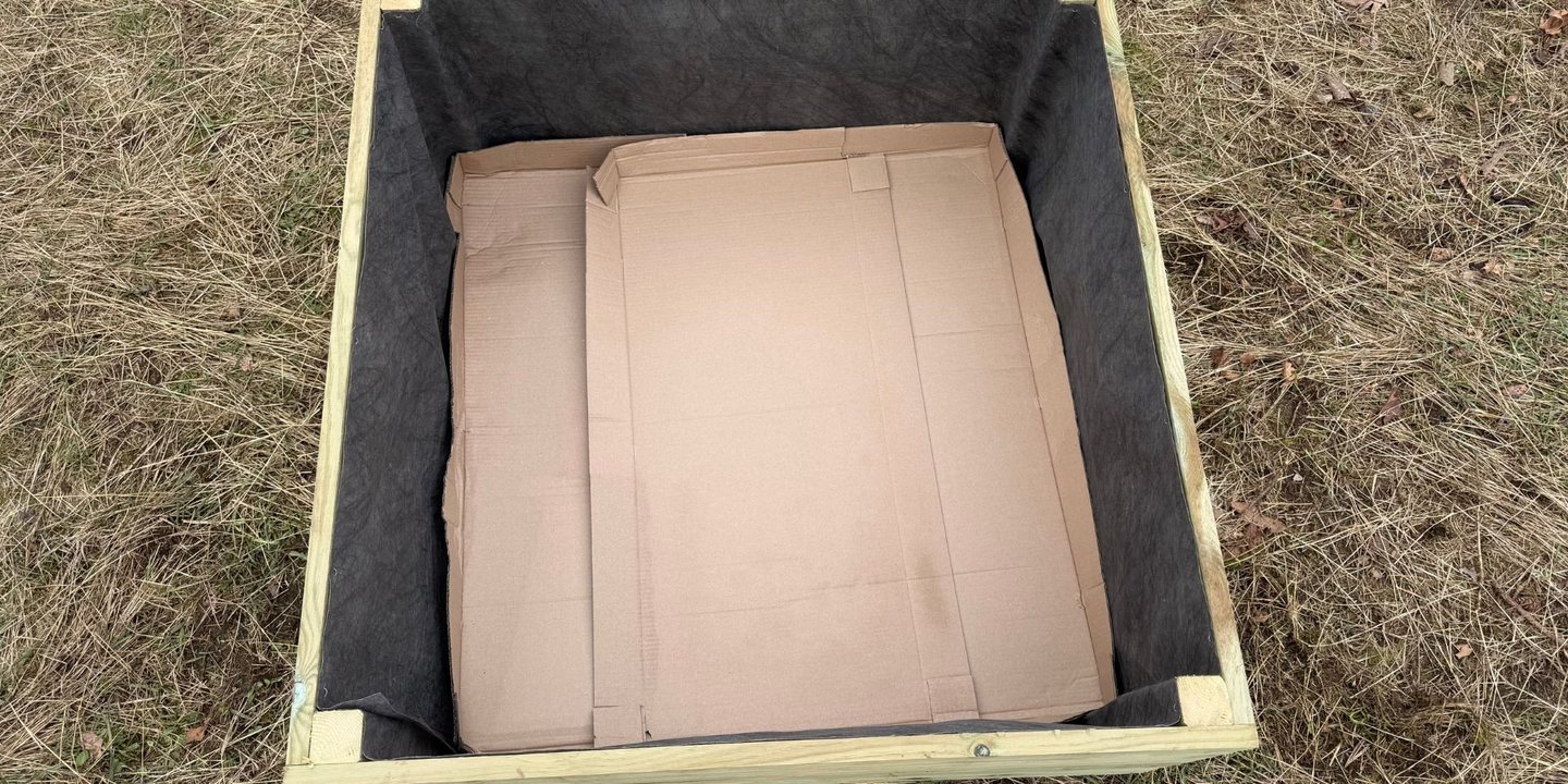 Nybygd pallekarm med fiberduk på sidene