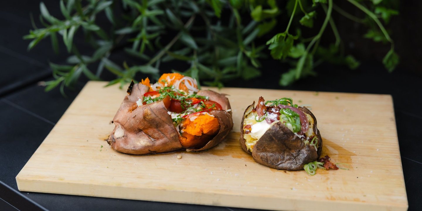 Grillet søtpotet og vanlig potet med fyll