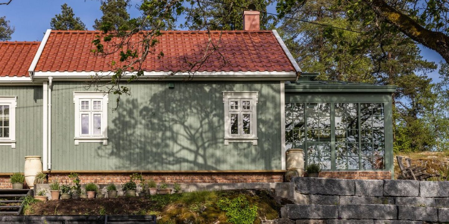 Derfor burde du velge fabrikkbehandlet kledning