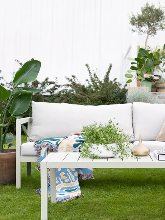 Røst sofagruppe og sofabord. Kalk med beige.