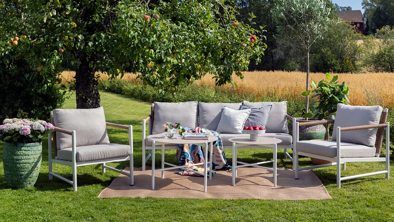 Sofagruppe sandefjord på en gressplen.