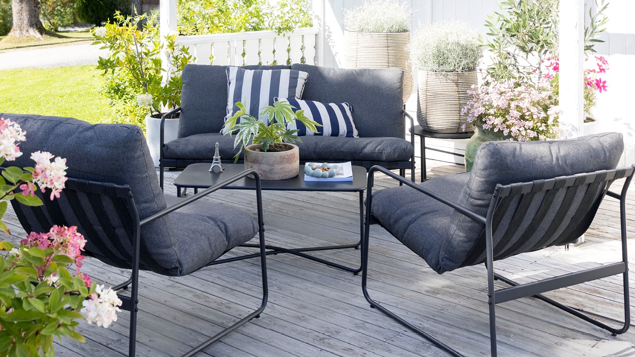 Bohem Dale sofagruppe på en terrasse.