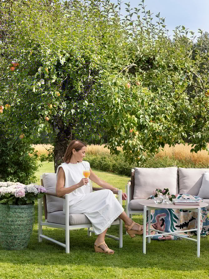 Sofagruppe Sandefjord på en gressplen.