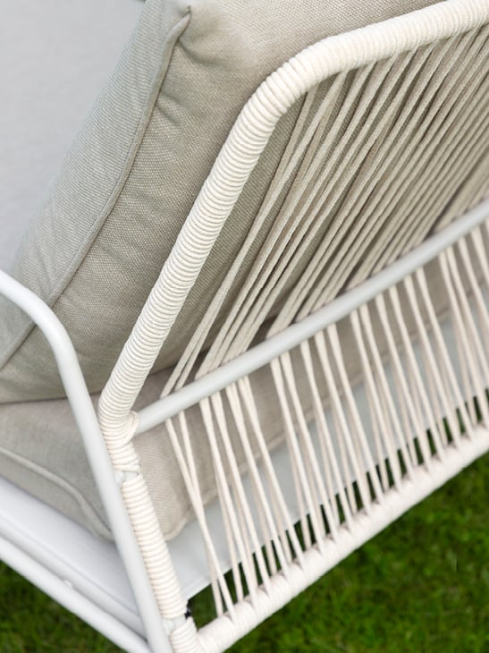 Nærbilde av Bohem Løkken stol i beige.