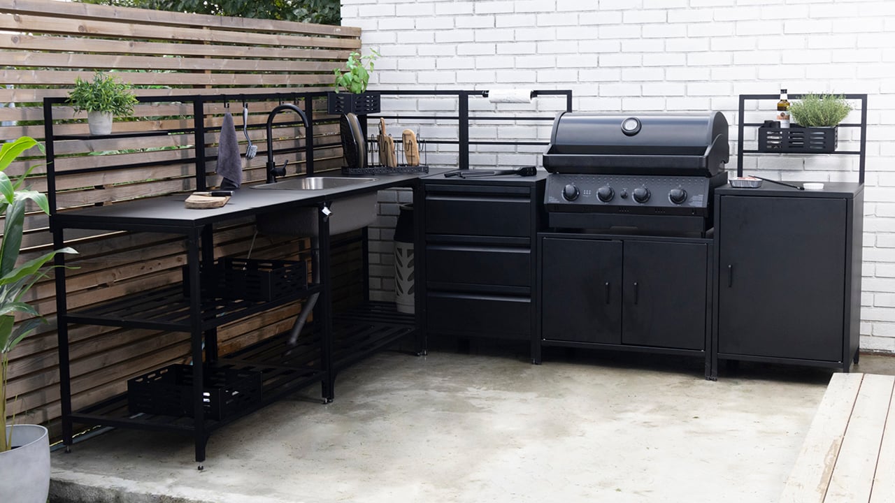 Modul utekjøkken pent oppsatt.