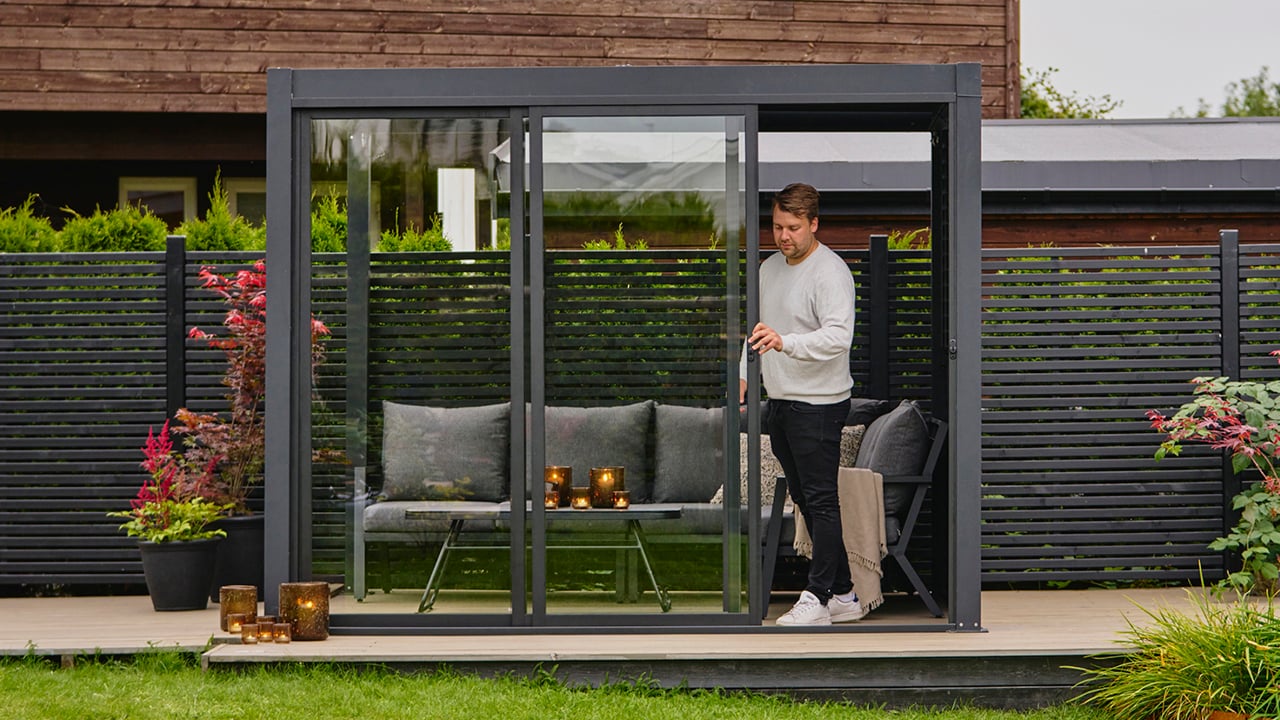 Krifon Stavern pergola skyvedør i glass.