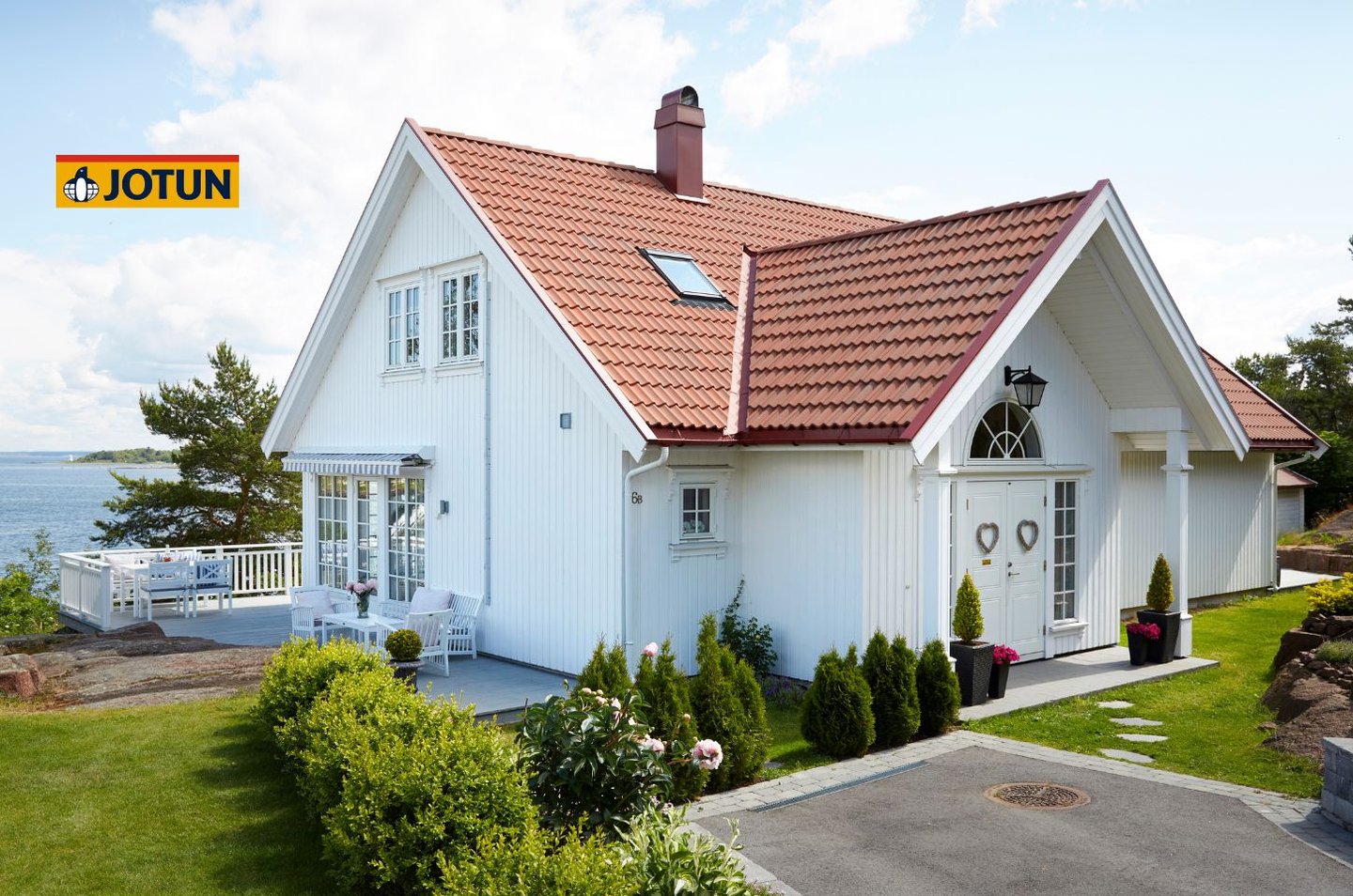 Stor hvit enebolig