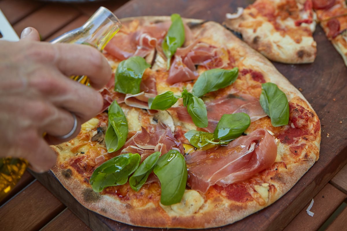 Slik lager du perfekt pizza på grillen