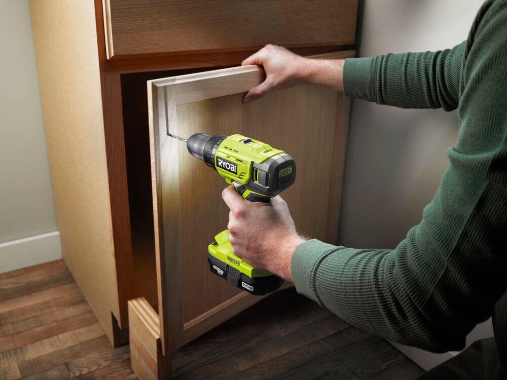 Ryobi R18DD4-1C20GA18 bor/skrutrekker m/borsett inkl. batteri og lader