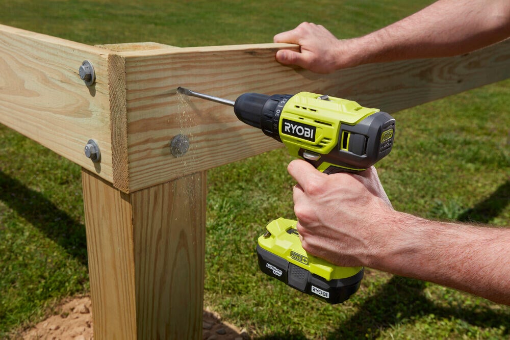 Ryobi R18DD4-1C20GA18 bor/skrutrekker m/borsett inkl. batteri og lader