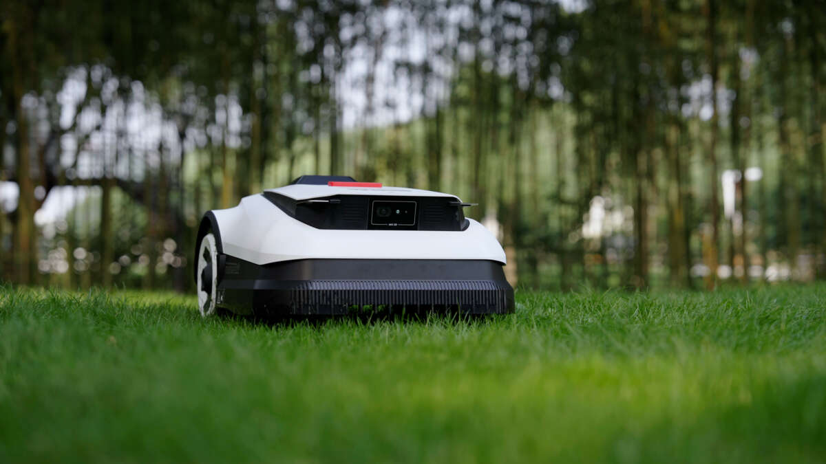 Ecovacs Goat A-1600 RTK robotklipper og Winbot W1 PRO robot vindusvasker