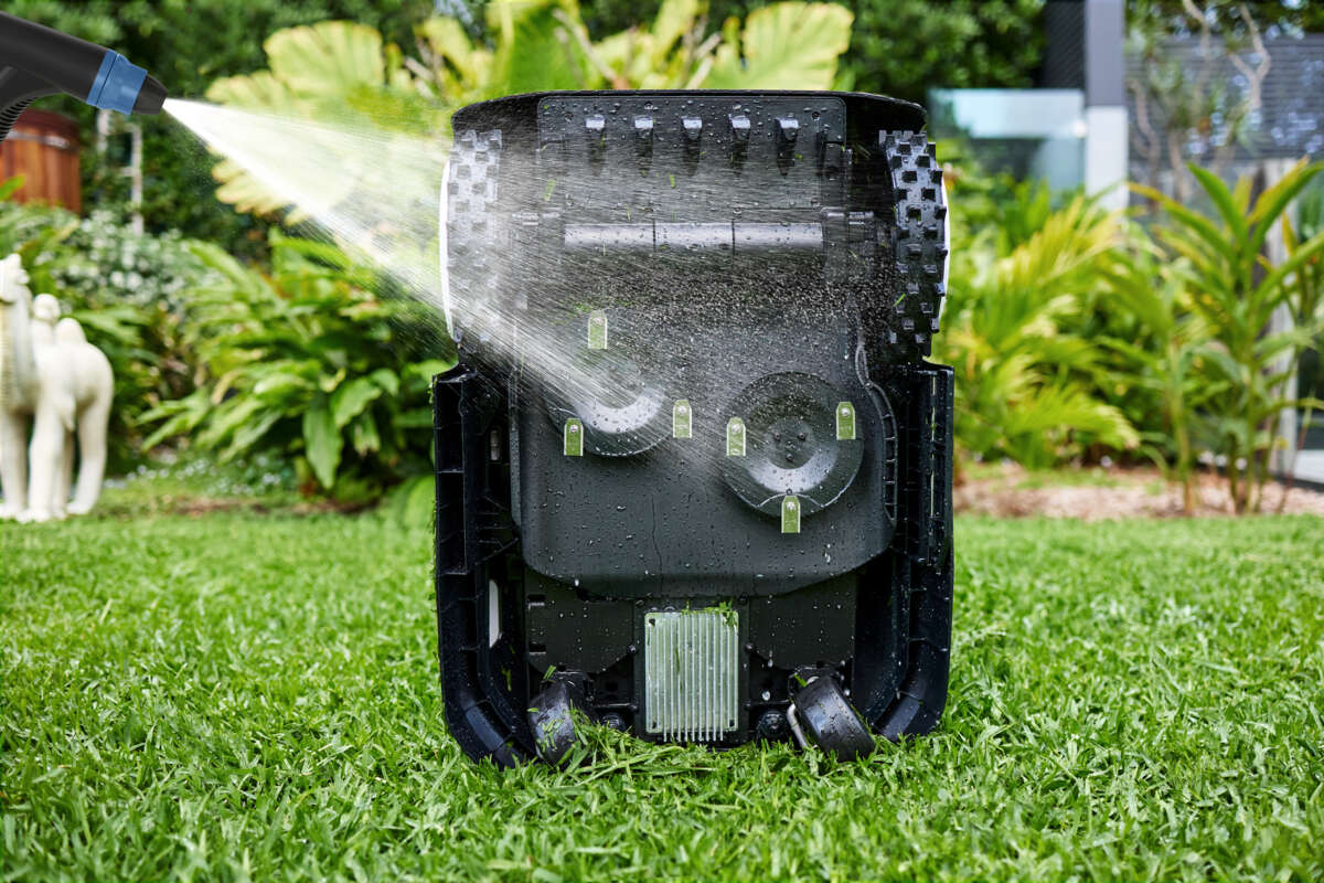 Ecovacs Goat A-1600 RTK robotklipper og Winbot W1 PRO robot vindusvasker