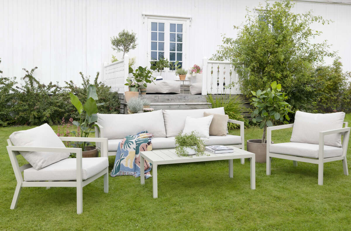 Røst sofagruppe kalk og rutet beige vanntette putetrekk