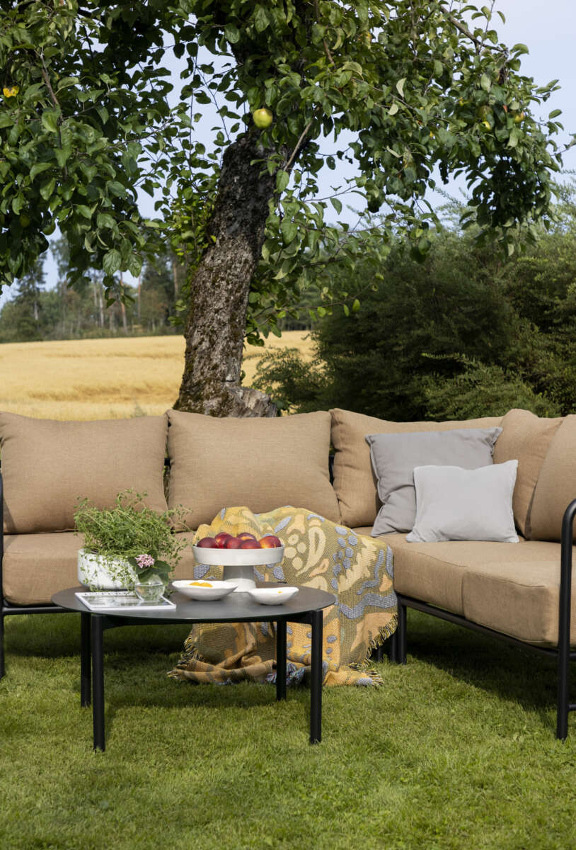 Brevik hjørnegruppe sort og terrakotta putetrekk