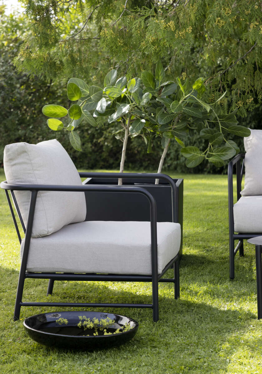 Brevik sofagruppe sort og beige putetrekk