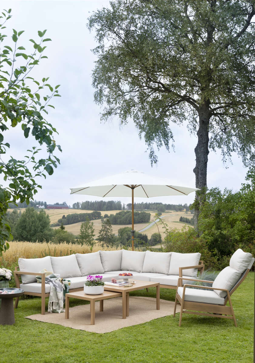 Røst hjørnegruppe teak og beige impregnerte putetrekk