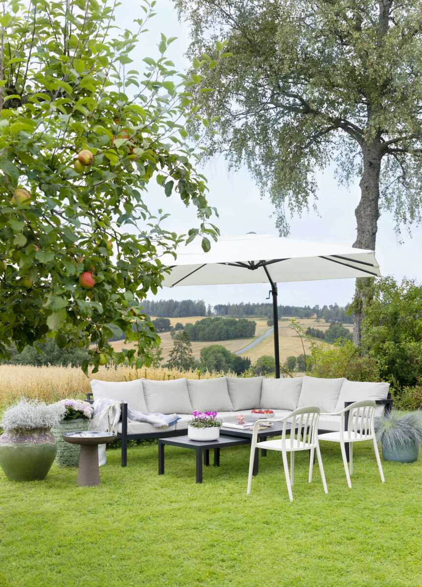 Røst hjørnegruppe sort og beige impregnerte putetrekk