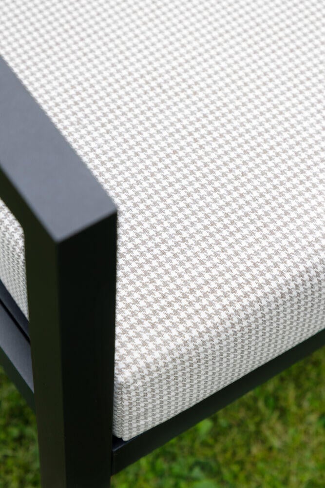 Røst hjørnegruppe sort og rutet beige vanntette putetrekk