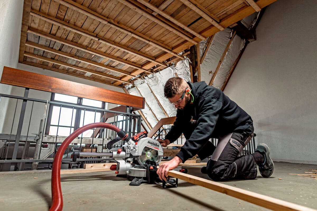 Metabo KGS 18 LTX BL 216 kapp- og gjæringssag m/batteri