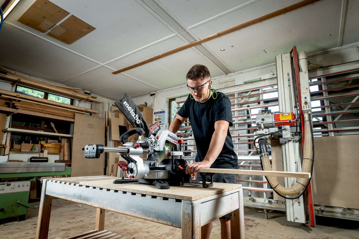 Metabo KGS 18 LTX BL 254 kapp- og gjæringssag m/batteri