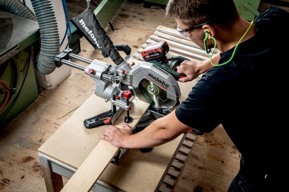 Metabo KGS 18 LTX BL 254 kapp- og gjæringssag m/batteri