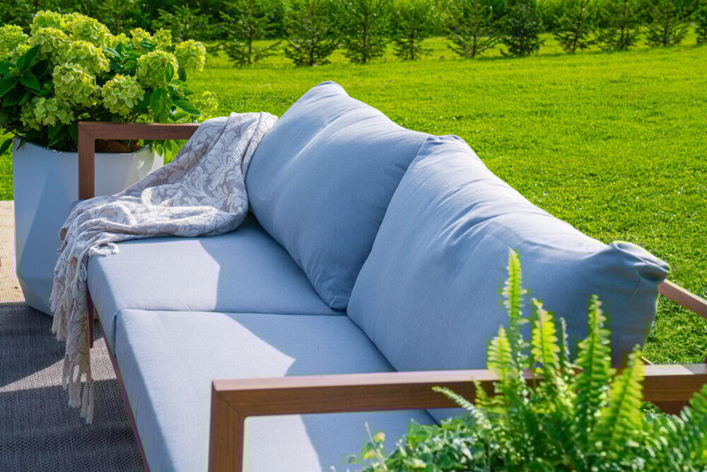 Røst sofagruppe teak og lys grå vanntette putetrekk