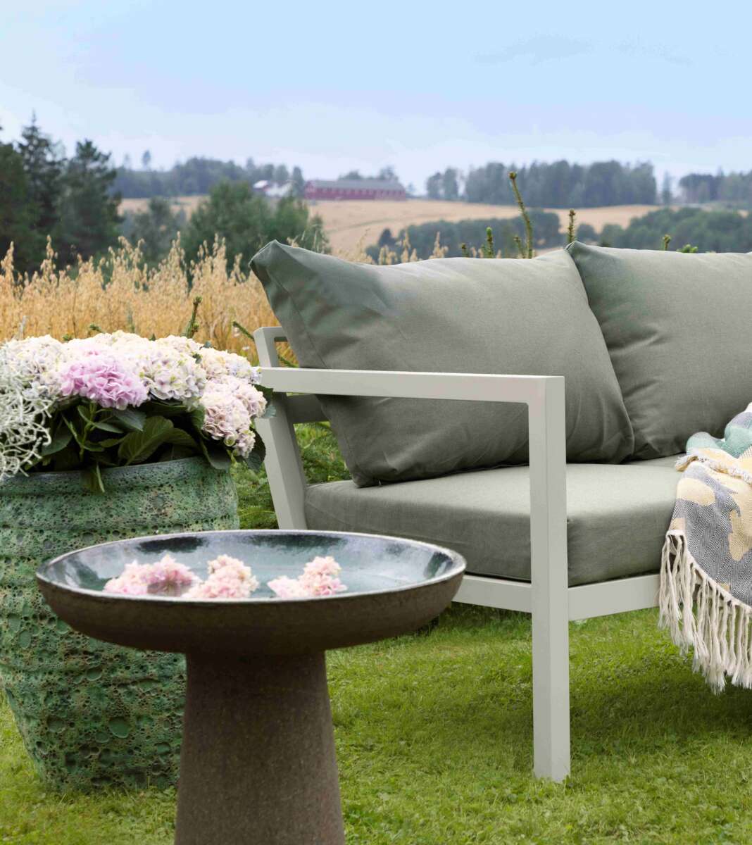 Røst sofagruppe kalk og grønne vanntette putetrekk