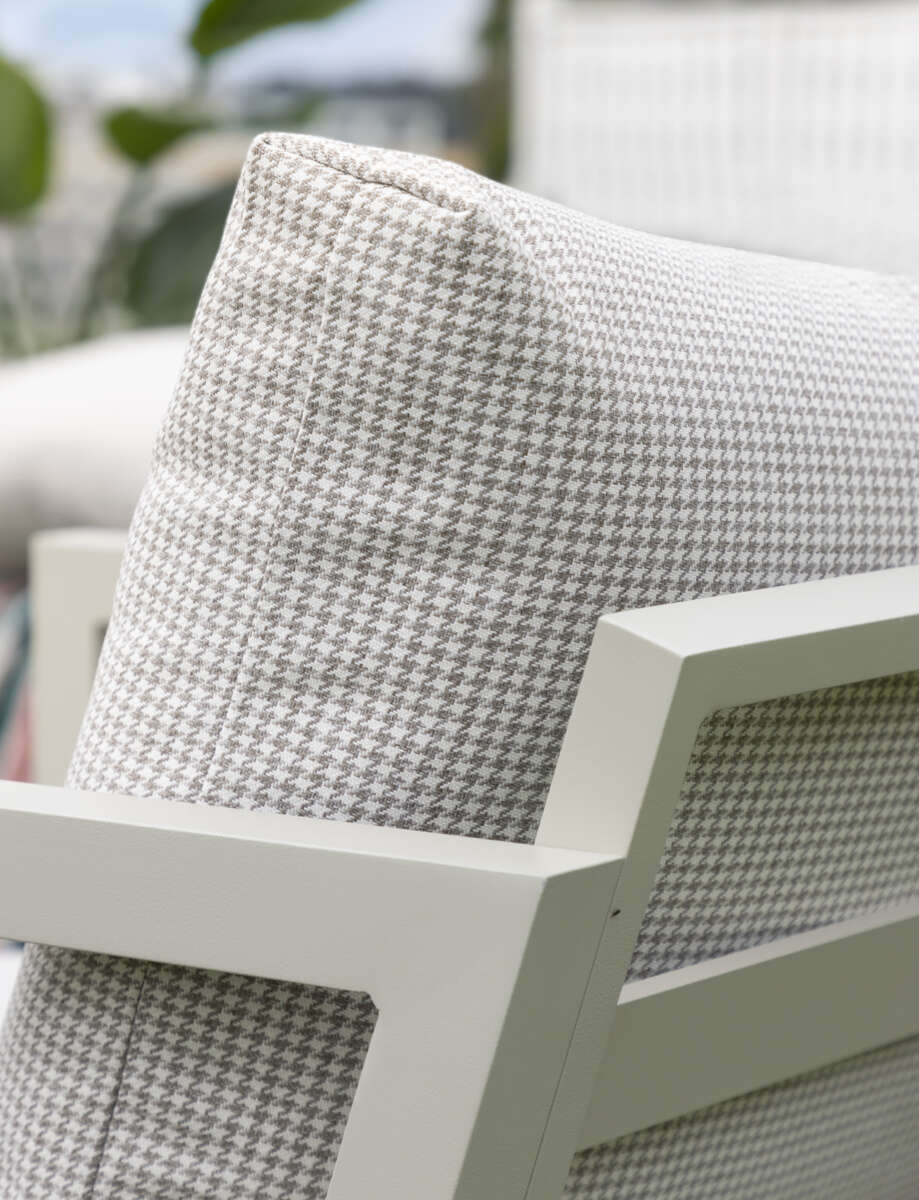 Røst hjørnegruppe kalk og rutet beige vanntette putetrekk