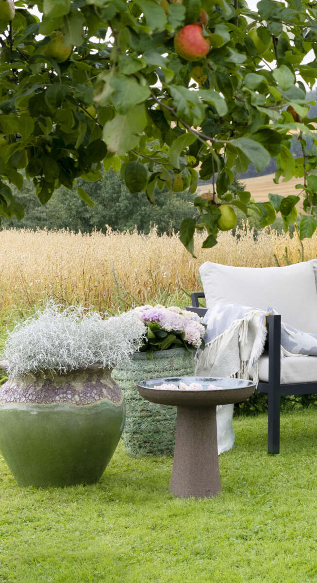 Røst sofagruppe sort og beige impregnerte putetrekk