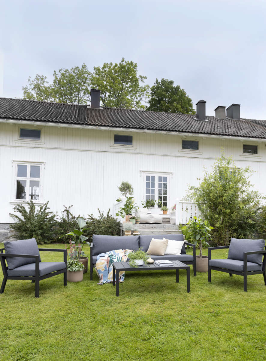 Røst sofagruppe sort og mørk grå impregnerte putetrekk