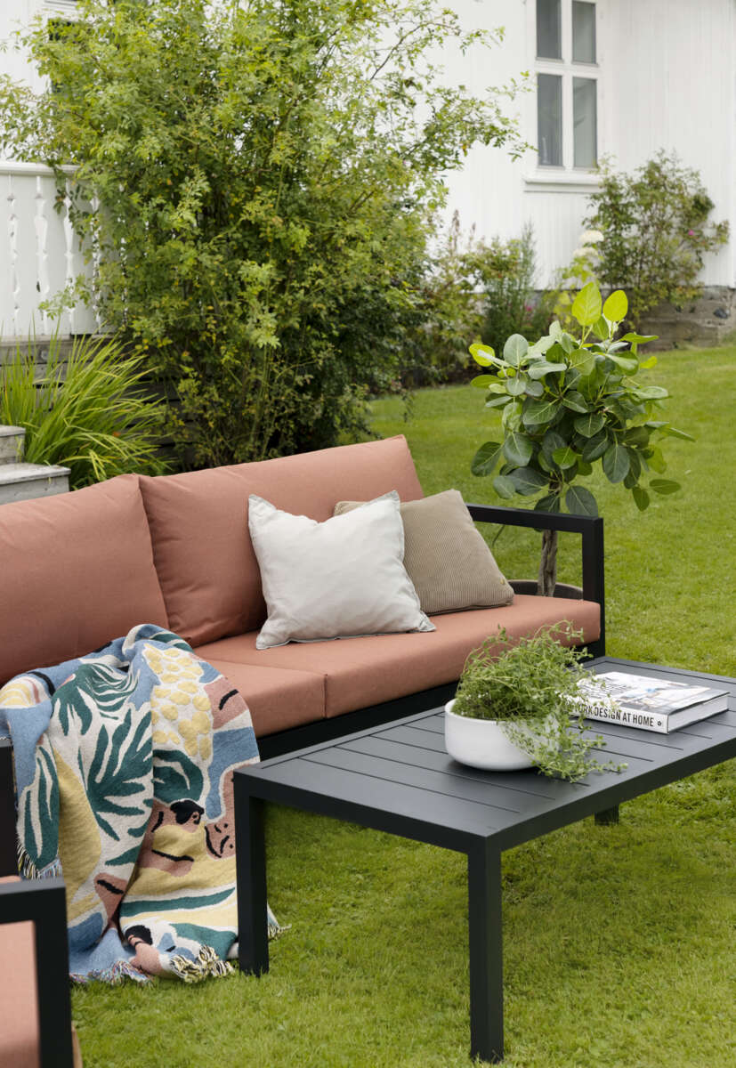 Røst sofagruppe sort og rust vanntette putetrekk