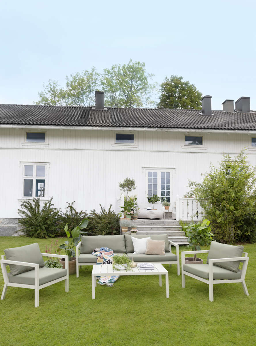 Røst sofagruppe kalk og grønne vanntette putetrekk