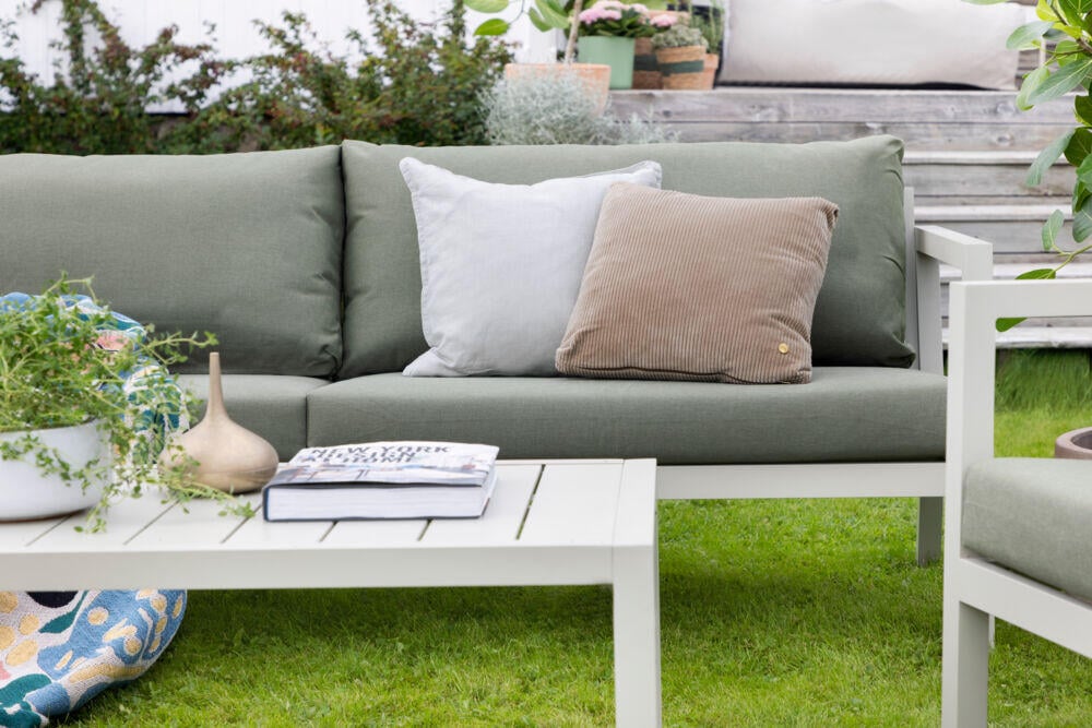 Røst sofagruppe kalk og grønne vanntette putetrekk