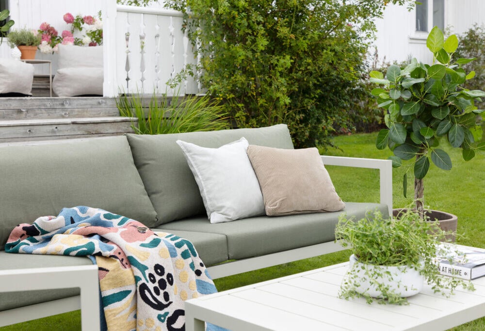 Røst sofagruppe kalk og grønne vanntette putetrekk