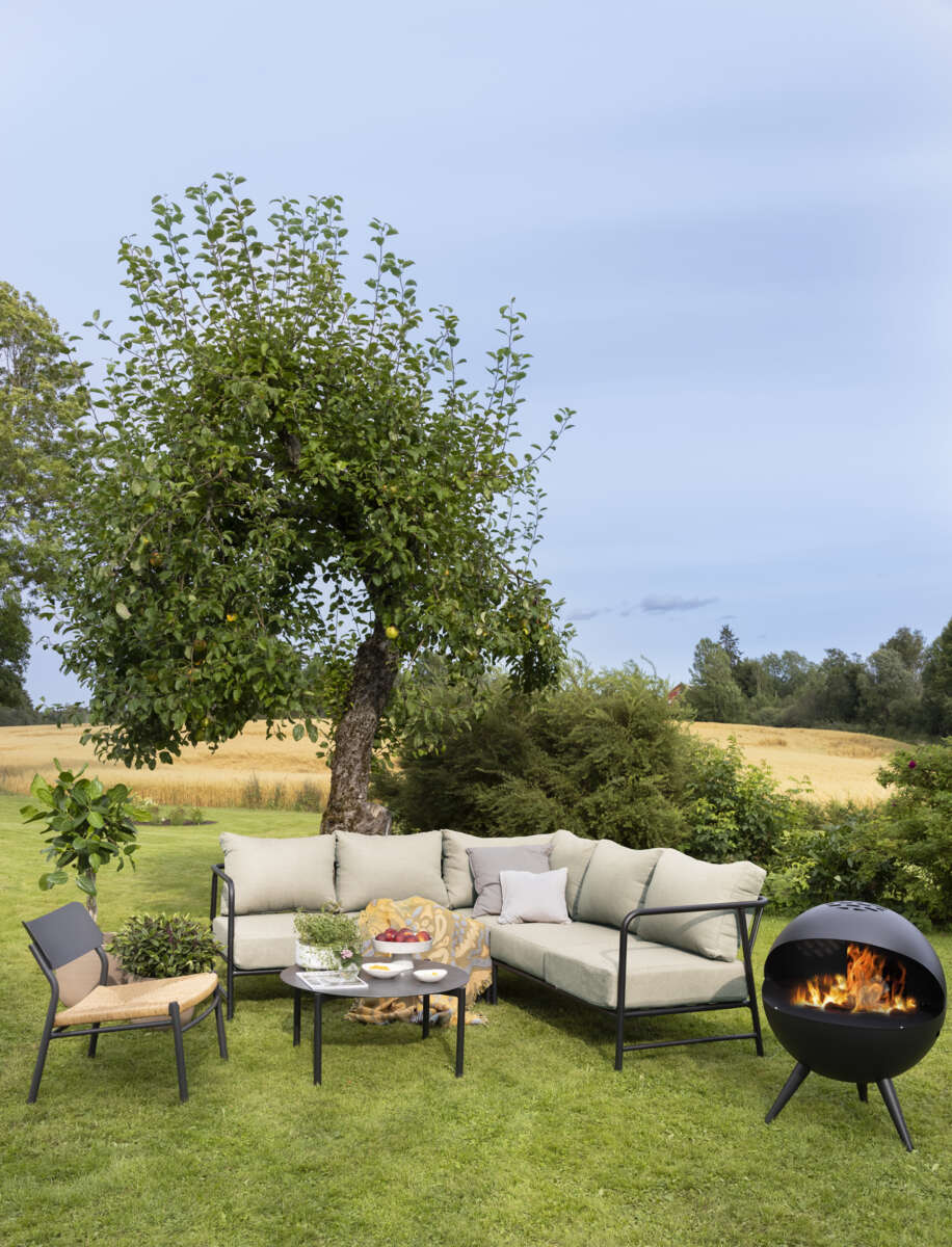 Brevik hjørnegruppe sort og beige putetrekk