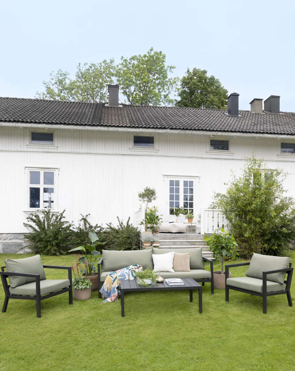 Røst sofagruppe sort og grønne vanntette putetrekk