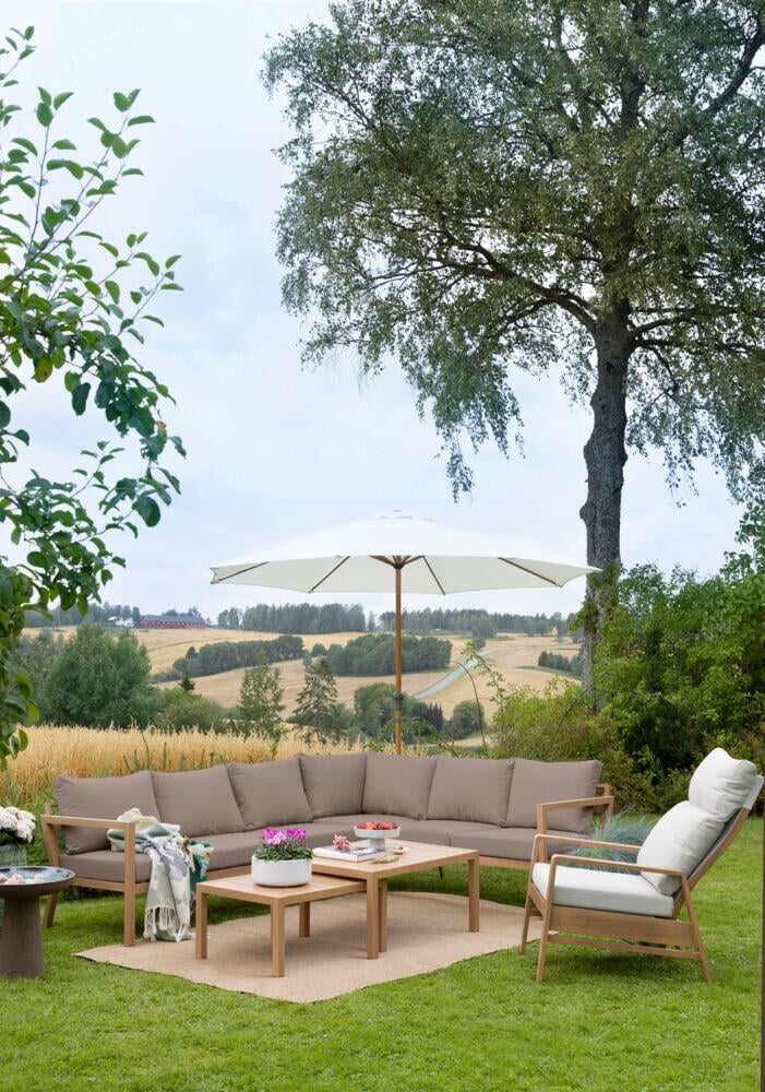 Røst hjørnegruppe teak og brune vanntette putetrekk