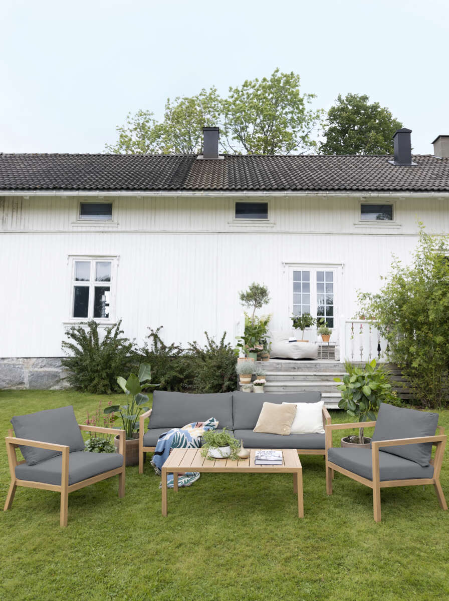 Røst sofagruppe teak og mørk grå vanntette putetrekk